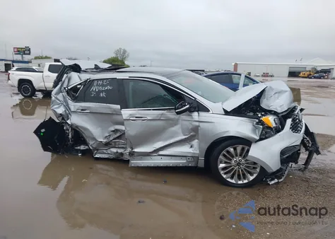 2024 Ford Edge Titanium z USA, uszkodzony, nr VIN 2FMPK4K92RBA31043